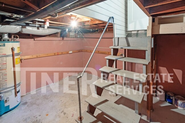 Building Photo - 2133 Marshall Way