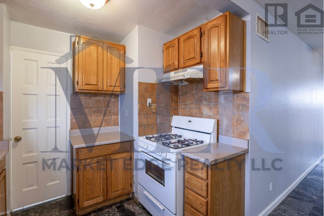 Building Photo - 3Bed/1Bath Home at Mesa/Broadway! $1499 MO...