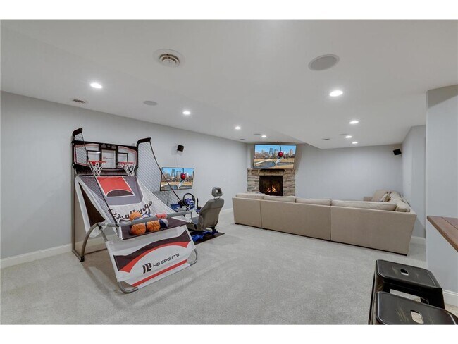 Building Photo - 645 Ramsey Cir