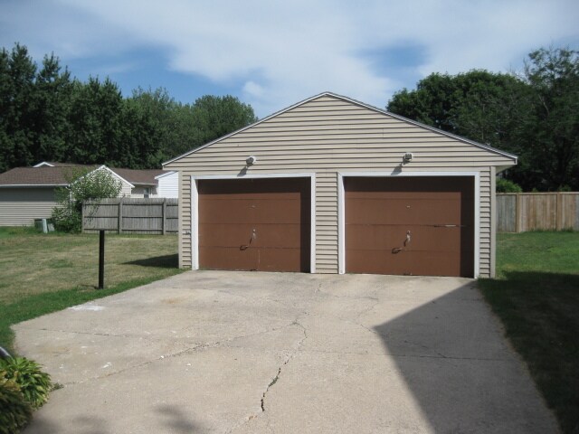 One stall garage included with rent - 3914-3916 Sturgis Dr