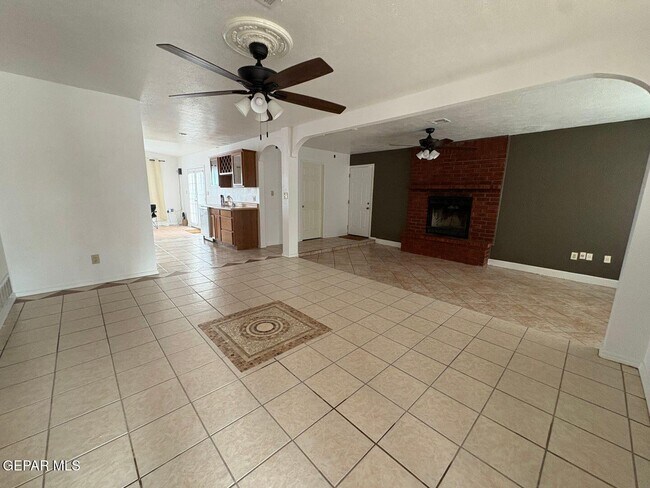 Building Photo - 316 S 6th St