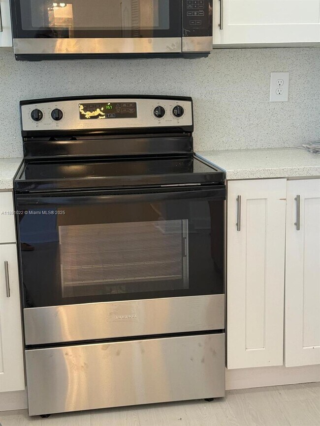 Building Photo - 2903 SE 17th Ave