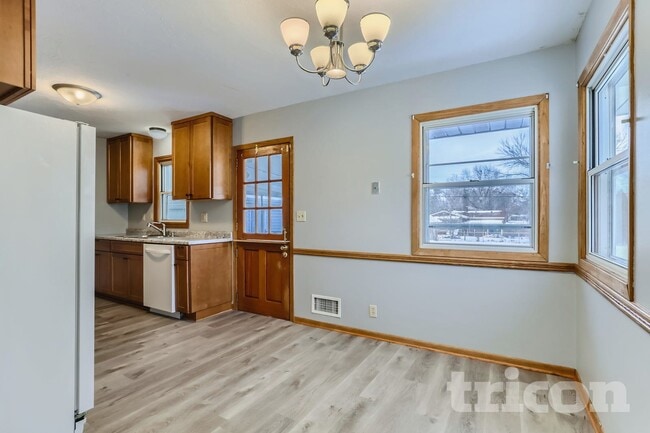 Building Photo - 4400 W 111th St