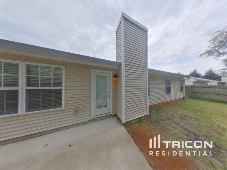 Building Photo - 1538 Ballater Dr