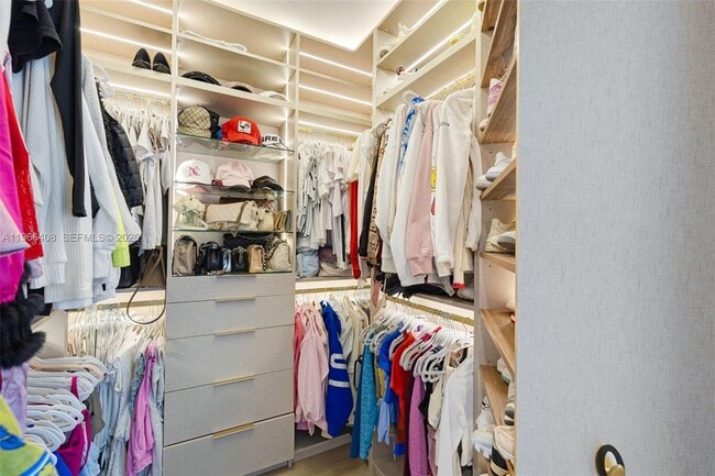 Building Photo - 848 Brickell Key Dr