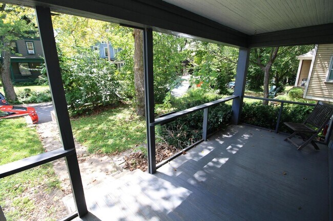 Building Photo - 242 E Northwood Ave