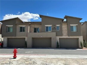 Building Photo - 600 N Carriage Hill Dr