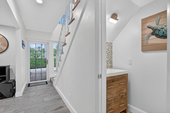 Building Photo - 1194 Hillsboro Mile