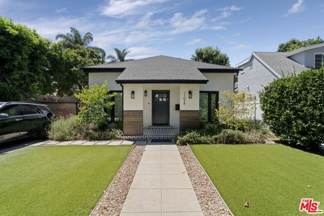 Building Photo - 11038 Blix St