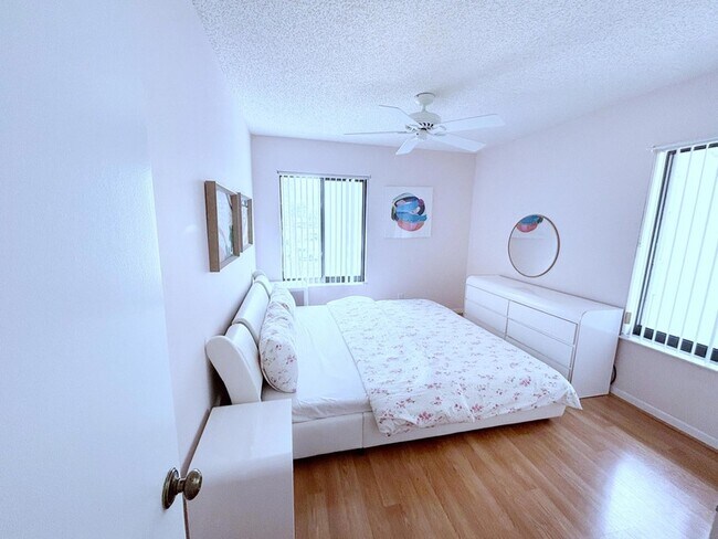 Building Photo - 1014 Green Pine Blvd