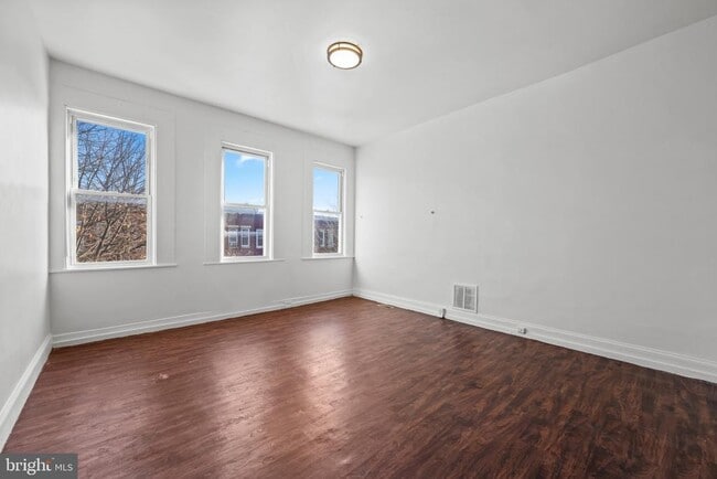 Building Photo - 220 N Luzerne Ave