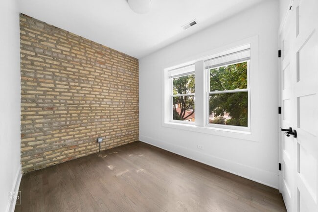 Building Photo - Sunny, Spacious and Beautifully Rehabbed in Avondale with Laundry in-unit