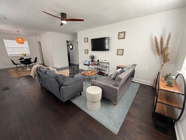 Building Photo - 2813 College St