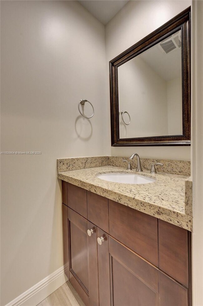 Building Photo - 7120 Hialeah Ln