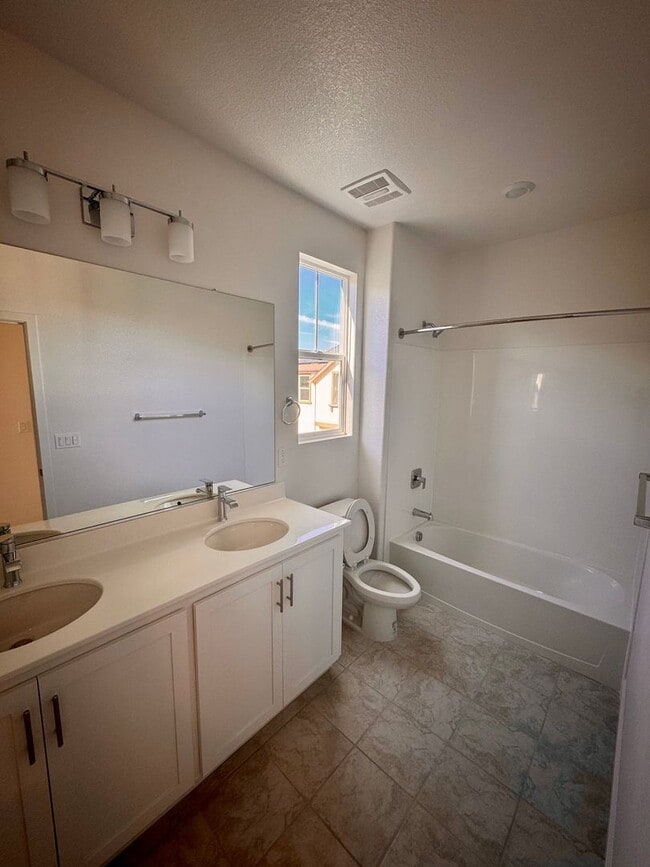 Building Photo - New Bay Point Home