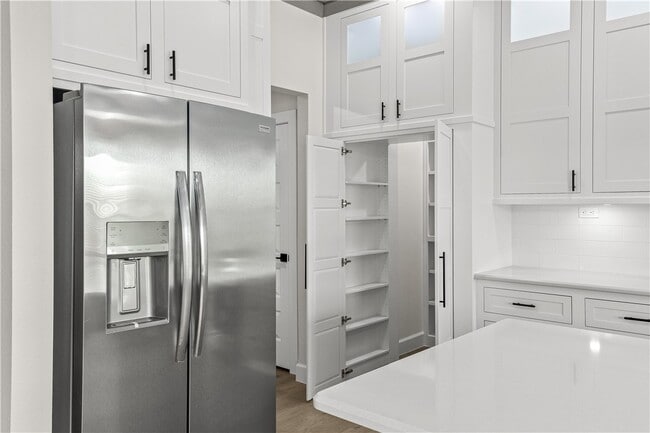 Building Photo - 701 Bronco St