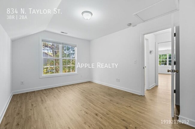 Building Photo - 834 N Taylor St