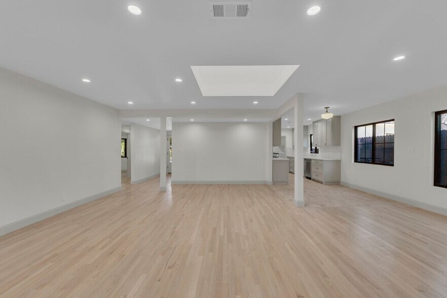 Building Photo - 4316 Bellaire Ave