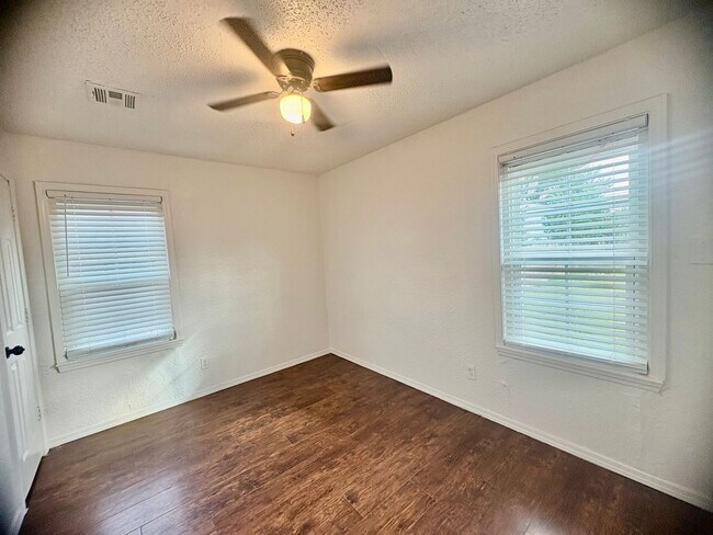 Building Photo - Three bedroom home in S.W. OKC