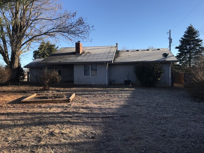 Building Photo - 3 Bedroom 2 Bathroom across from Kickapoo High School $1,495!