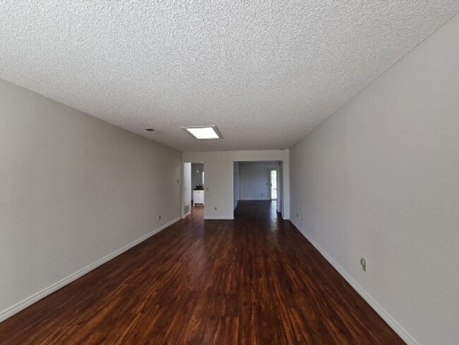 Building Photo - Peacock Hills, 55+ Community - Home in Peacock Hills - Oceanside