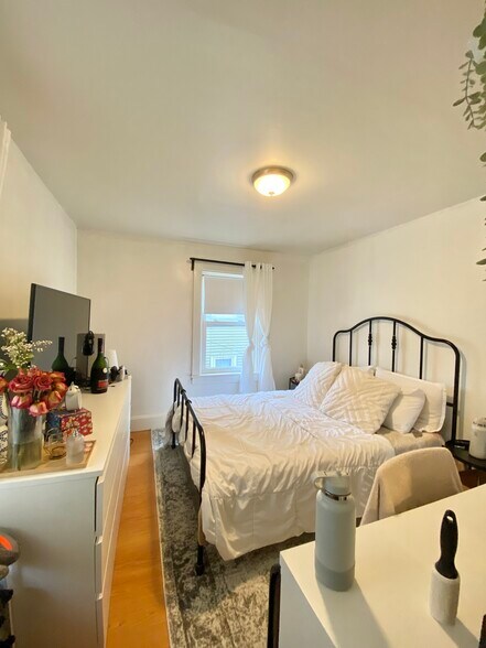 Building Photo - 2 Shepherd Ave