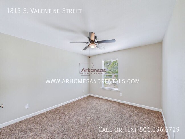 Building Photo - 1813 S Valentine St