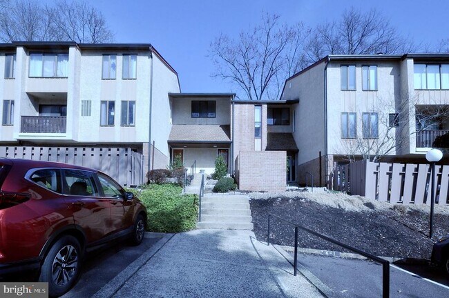 Building Photo - 6 Aspen Way