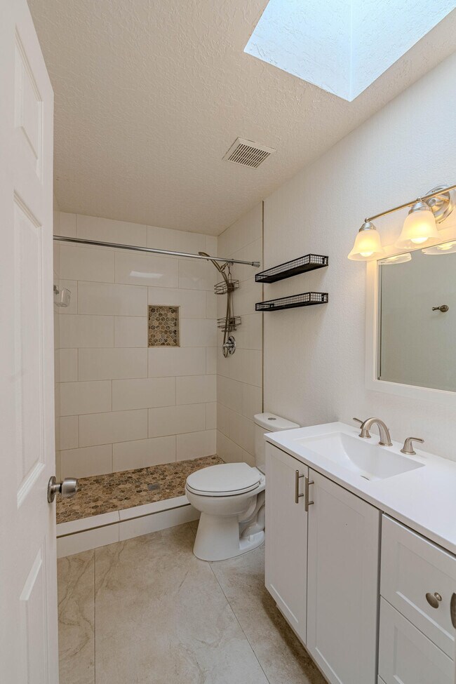 Building Photo - 4929 Black Dr NW