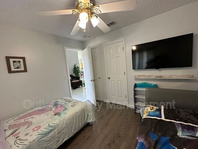 Building Photo - 645 Majesty Dr