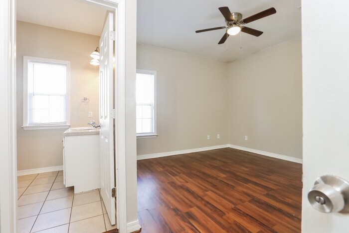 Building Photo - 3204 Cloverridge Dr