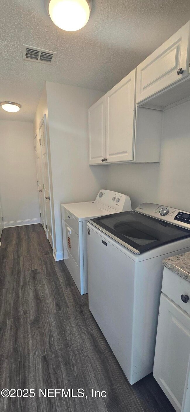 Building Photo - 11579 Alexis Forest Dr E