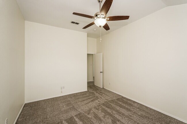 Building Photo - 1000 Sandalwood Dr