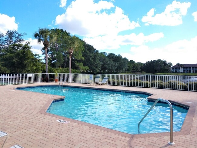 Building Photo - Annual Furnished - Attractive 2 Bedroom 2 Bathroom Plus a Den Condo with 2nd floor Reserve View!