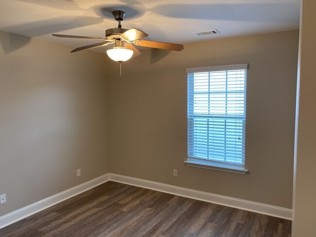 Building Photo - 152 Scarlett Ln
