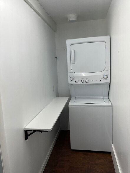 Building Photo - 13050 Beeson St NE