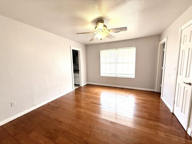 Building Photo - 427 N Rockford Pl