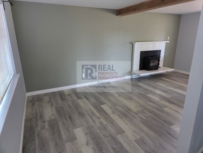 Building Photo - Recently remodeled 3 bedroom, 2.5 bath home