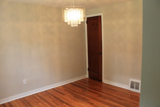 Building Photo - 272 Barclay Ave