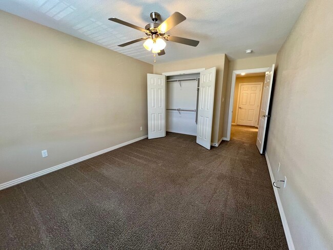 Building Photo - Beautiful 3B/2B Townhome in Chaffee Crossi...