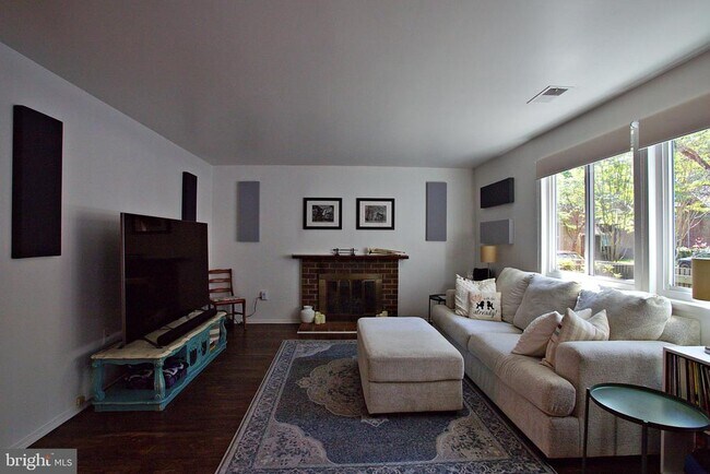 Building Photo - 1450 Greenmont Ct