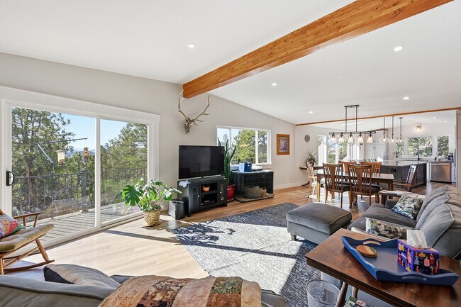 Building Photo - 30855 Walter Dr