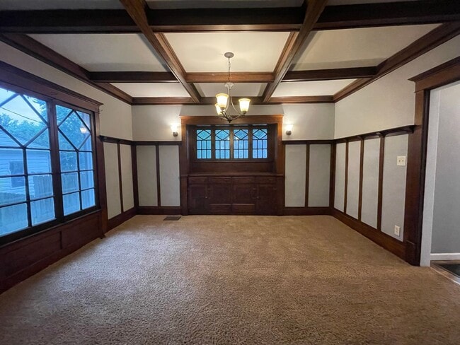 Building Photo - Large Four Bedroom Home