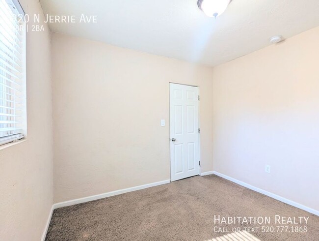 Building Photo - 920 N Jerrie Ave