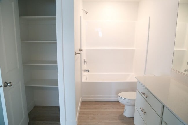 Building Photo - 181 E 550 N