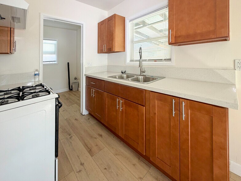 (A) Kitchen - 1722 E Victoria Ave