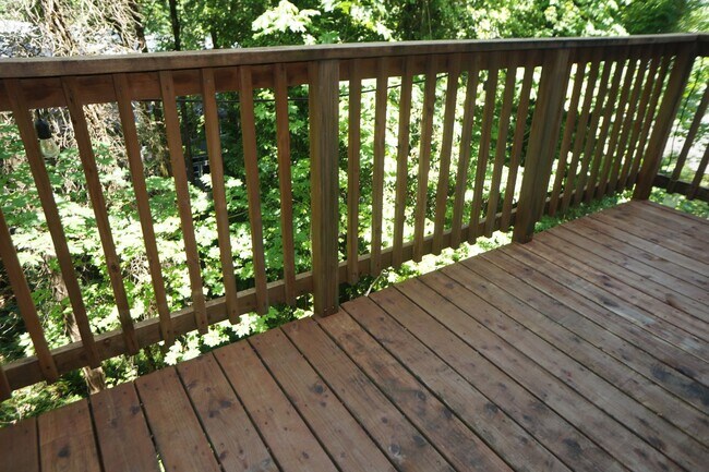 Building Photo - Spectacular SW Liar Hill 3 bedroom Townhouse