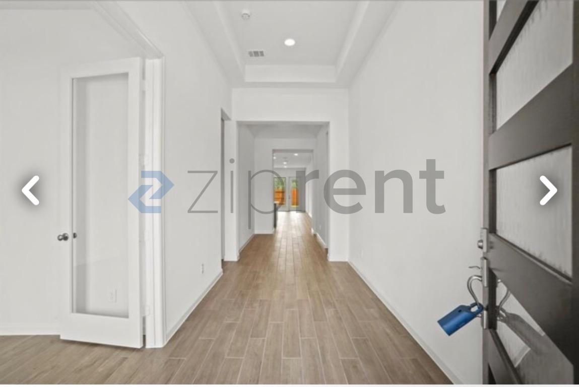 Building Photo - Unit