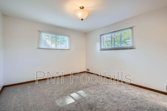 Building Photo - 275 Garnet St