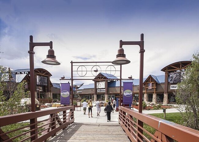 Building Photo - 781I Riverbend